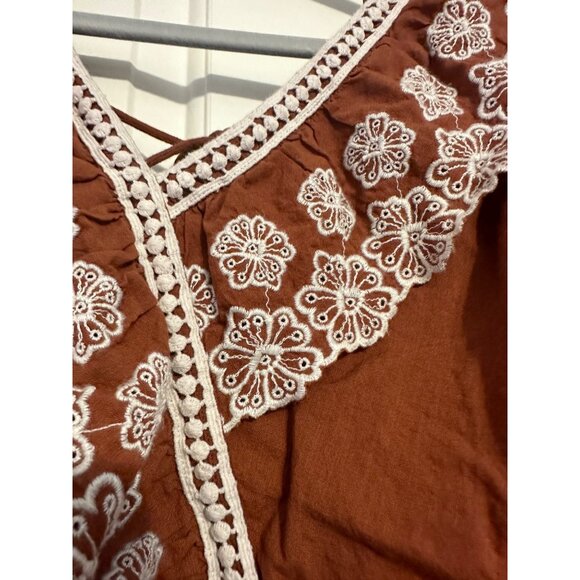 Brown Sleeveless Embroidered Top With Lace Detail & Tie Back Size 2X - Picture 7 of 8